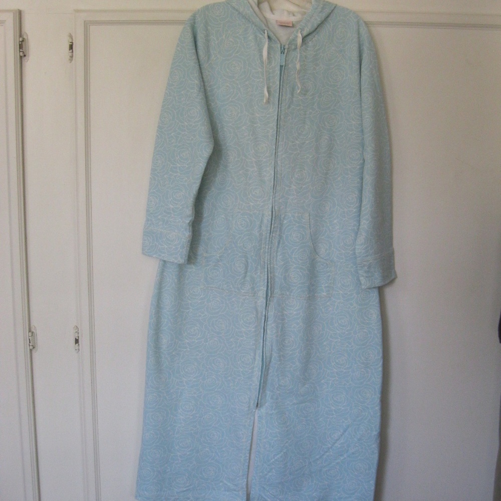 Cabernet robe w/ hoodie, pale mint green, Sz L